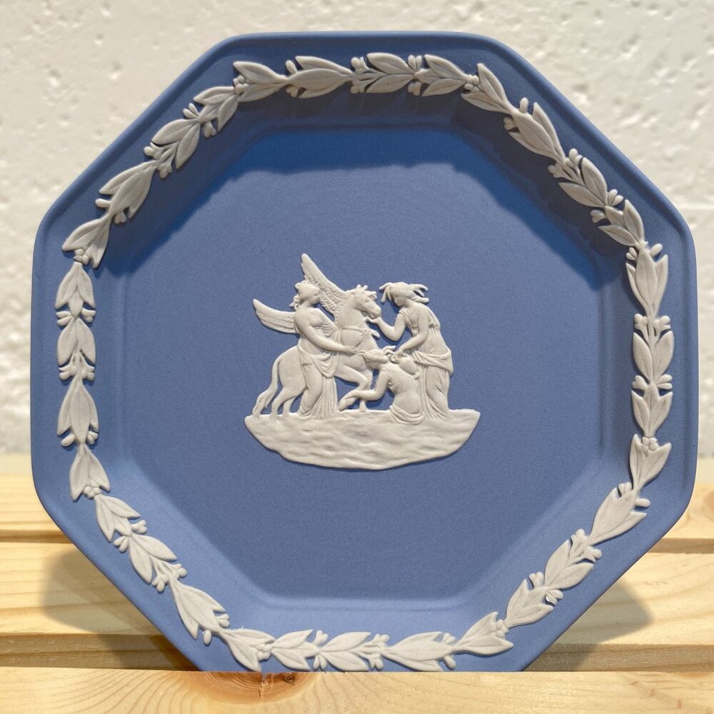Wedgwood Blue Jasperware Octagonal Plate with White Motif - Muses with Pegasus - Picture 3 of 6